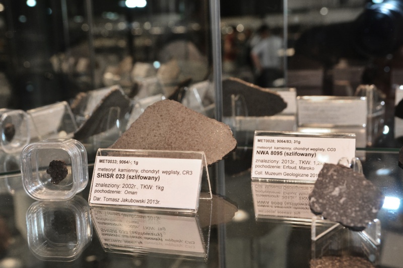 Plik:Meteoryty (Muzeum Geologiczne UŁ) 3.jpg