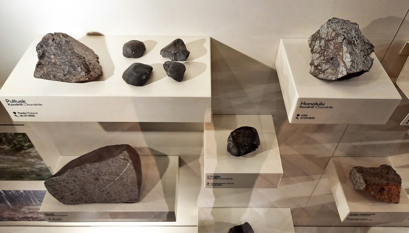 Plik:University of Tartu (meteorites)-1.jpg
