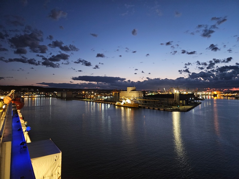 Plik:Gdynia (basen IV)-1.jpg